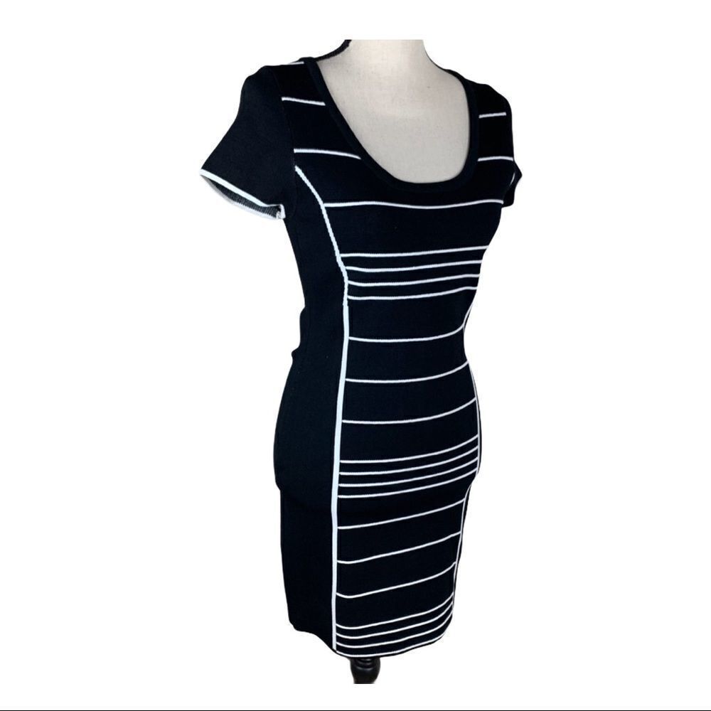 Aqua‎ Black and White Knit Body-Con Short Sleeved Dress Small
